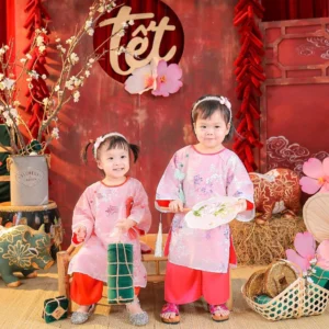 2 bé gái mặc áo dài trung thu